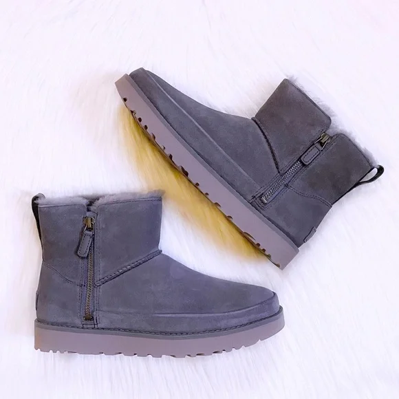 UGG Women’s Classic Zip Mini Nightfall Suede Boots - Picture 5 of 8